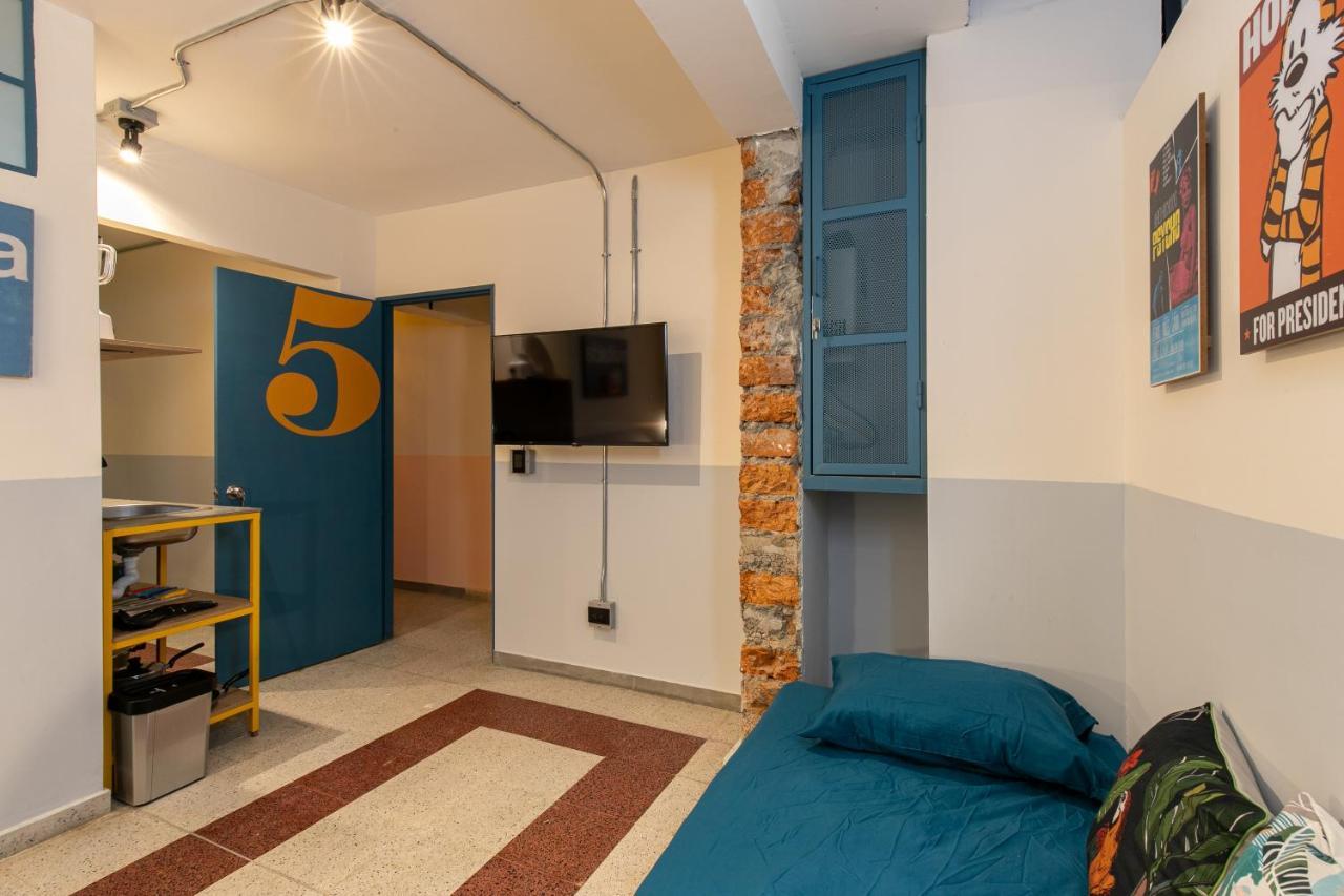 מדיין Poblado Manila Studios 11A מראה חיצוני תמונה